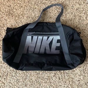 black nike duffel bag